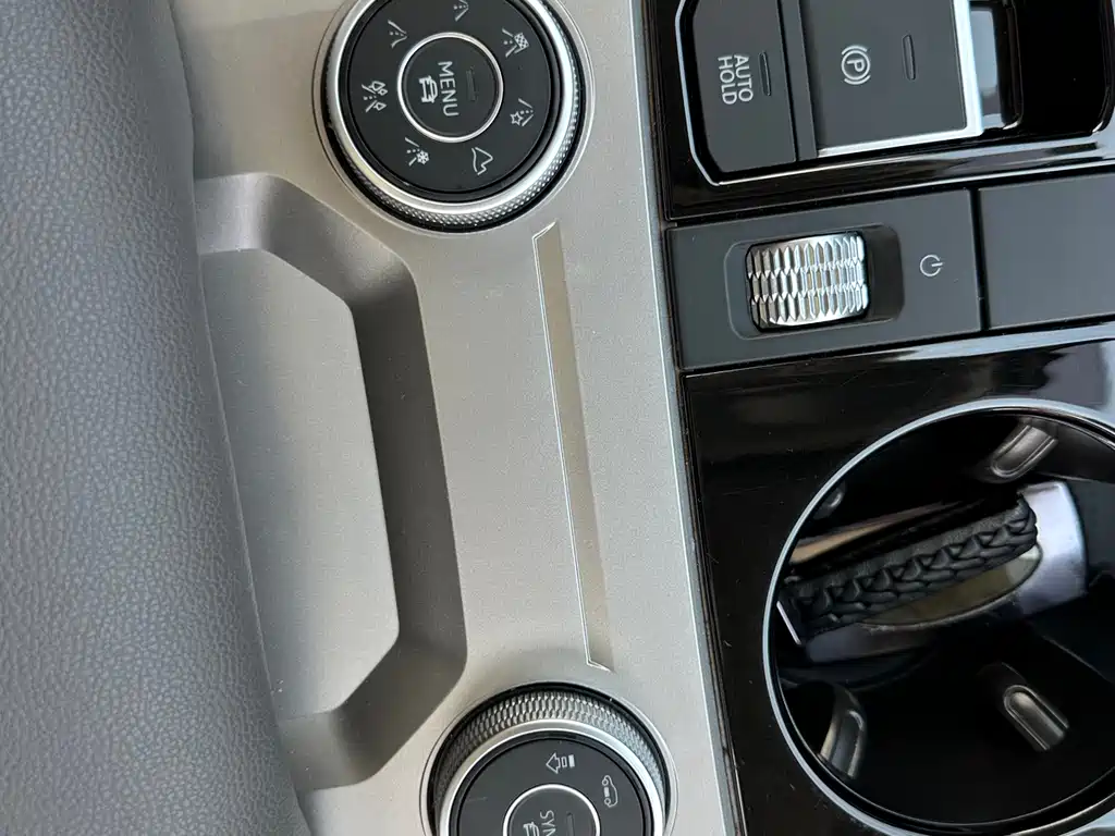Touareg 2019 2.0TSI Sharp Wing Edition National VI купить на сайте DeffCars