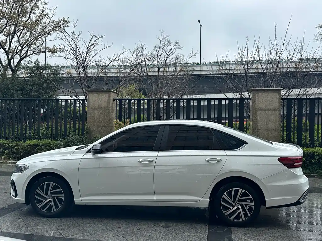 Lavida 2023 300TSI DSG Starry Sky Full Edition купить на сайте DeffCars