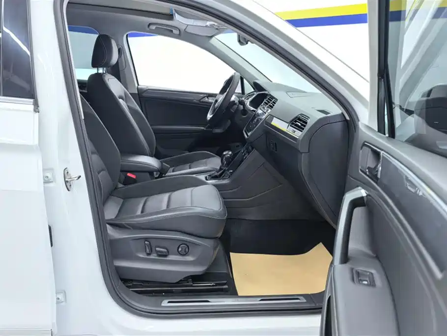 Tiguan L 2021 330TSI automatic two-wheel drive R-Line version купить на сайте DeffCars