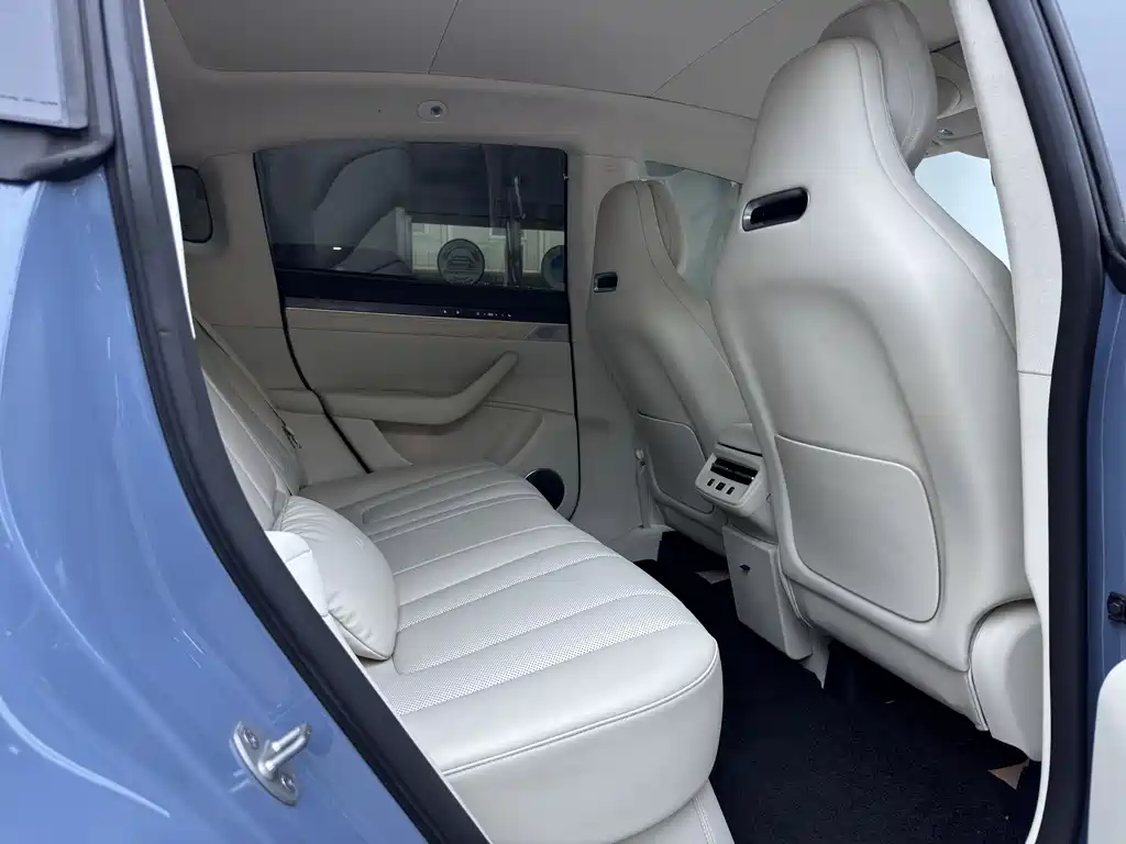Zhijie R7 2025 extended range 251km Max купить на сайте DeffCars