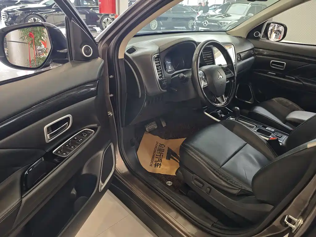 Outlander 2019 2.0L 2WD Enjoy Edition, 5 seats, National VI купить на сайте DeffCars