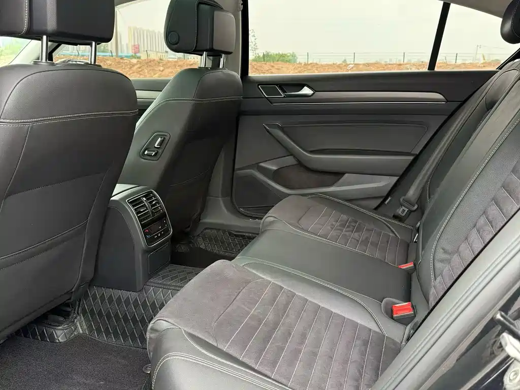 Magotan 2021 330TSI DSG 30th Anniversary Edition купить на сайте DeffCars