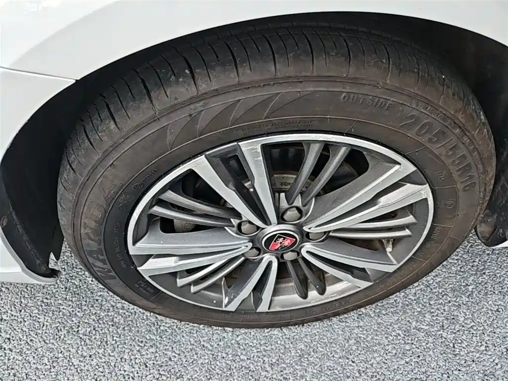 Roewe i5 2019 1.5L automatic 4G Internet Langham Edition купить на сайте DeffCars