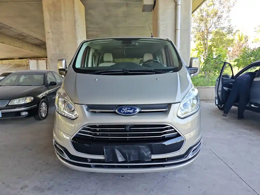 Tourio 2016 2.0T Manual Elite Edition купить на сайте DeffCars