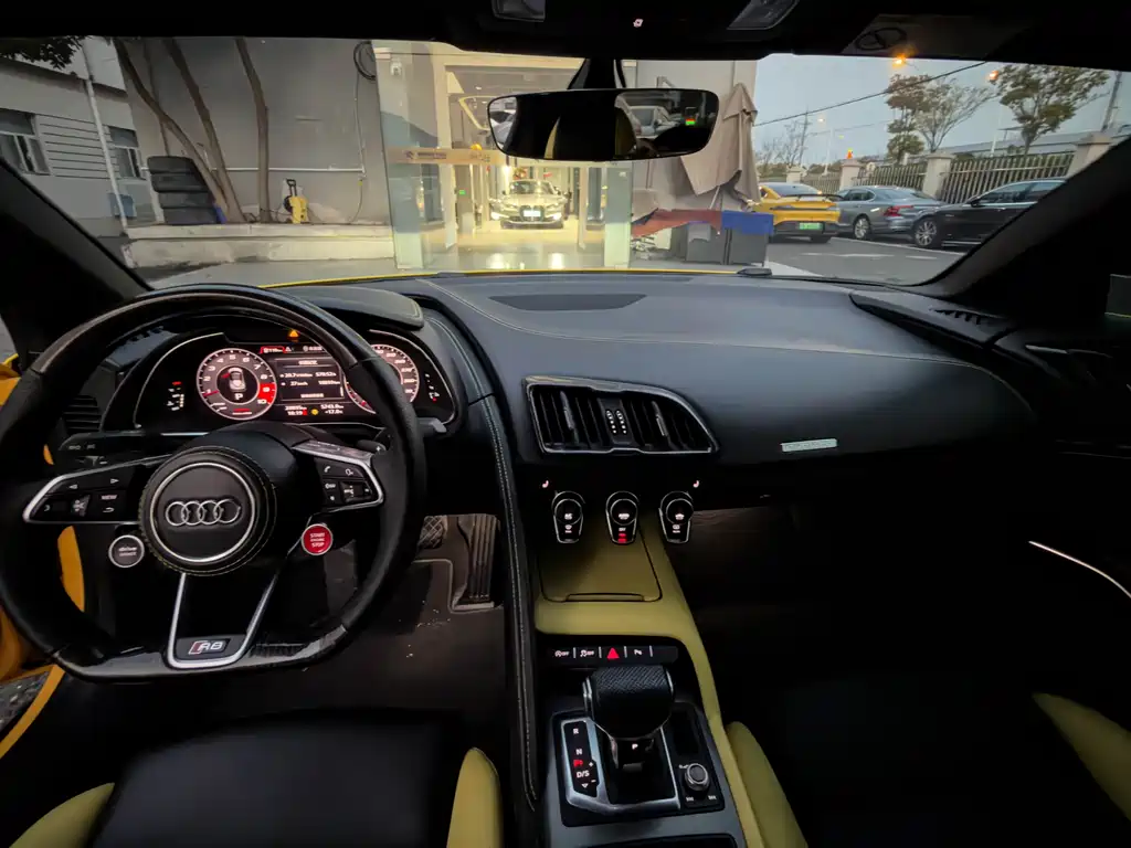 Audi R8 2017 V10 Spyder купить на сайте DeffCars