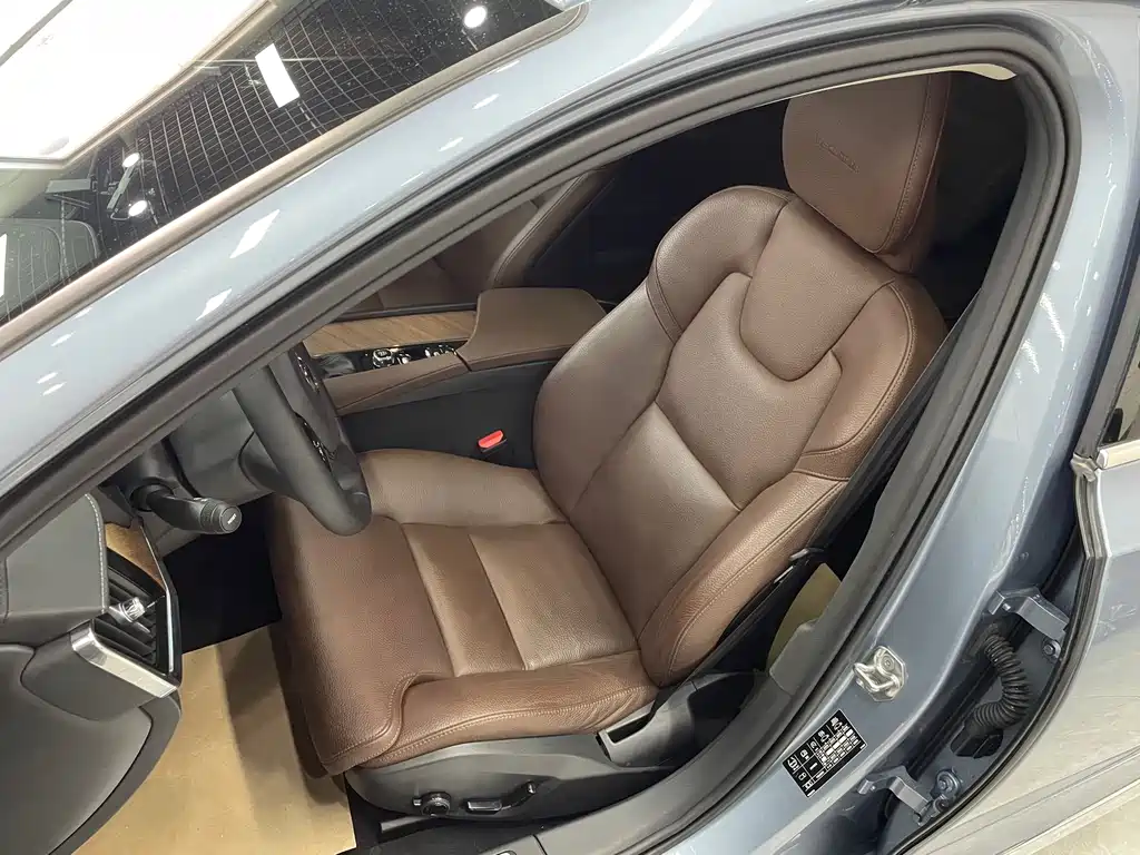 Volvo S90 2020 T5 Zhiyuan Luxury Edition купить на сайте DeffCars
