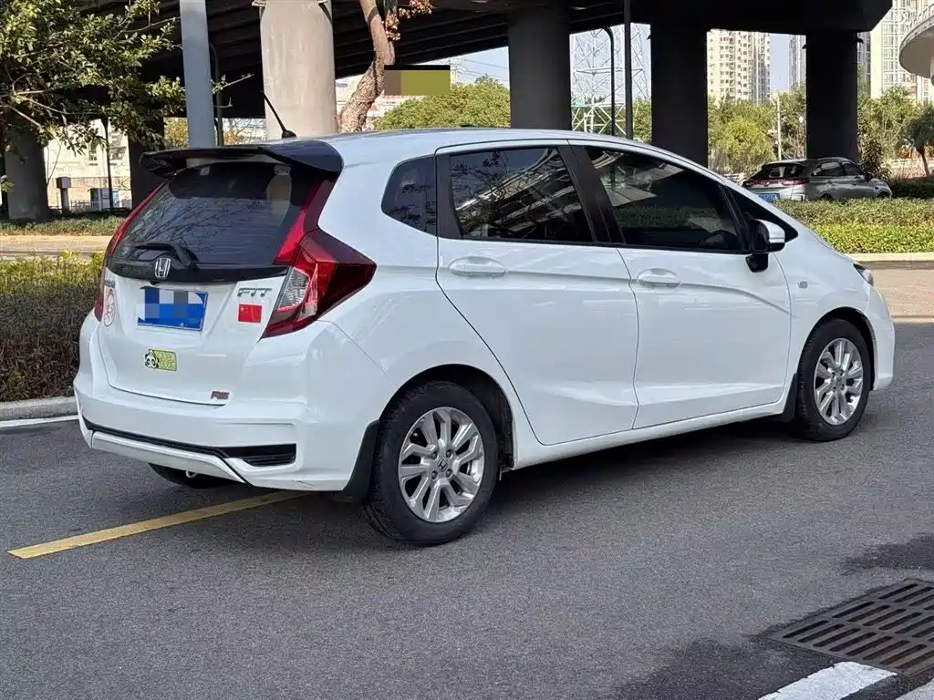 Fit 2018 1.5L CVT Comfort Sunroof Edition купить на сайте DeffCars