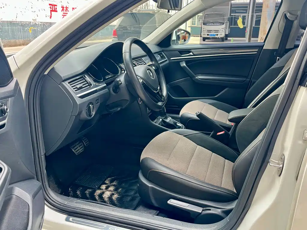 C-TREK Weiling 2018 230TSI DSG comfort model купить на сайте DeffCars