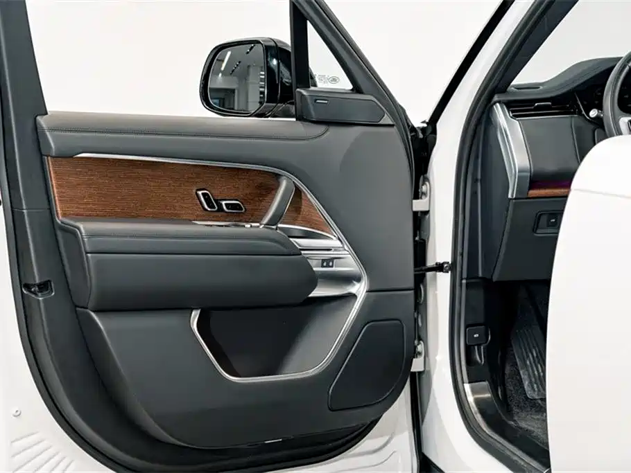 Range Rover 2024 3.0 L6 400PS Extended Edition, seven seats купить на сайте DeffCars