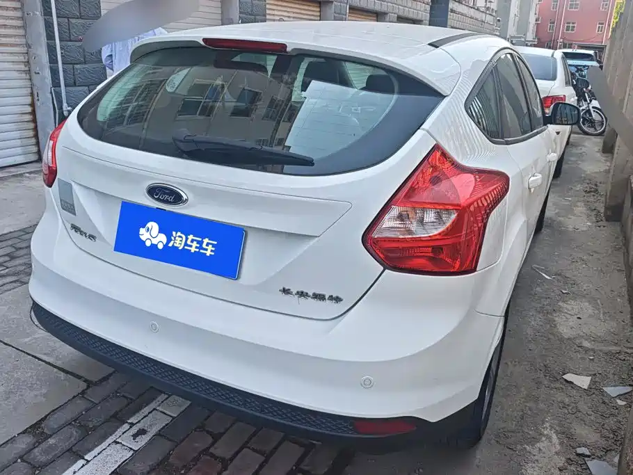 Focus 2012 hatchback 1.6L manual fashion model купить на сайте DeffCars