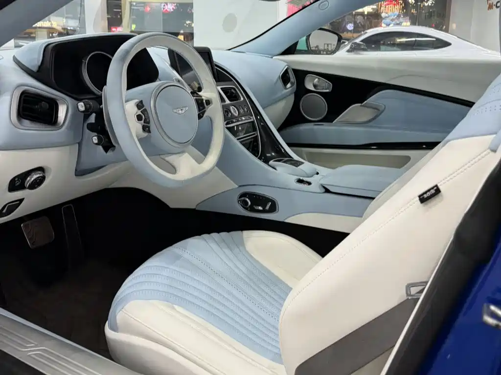Aston Martin DB11 2017 4.0T V8 купить на сайте DeffCars