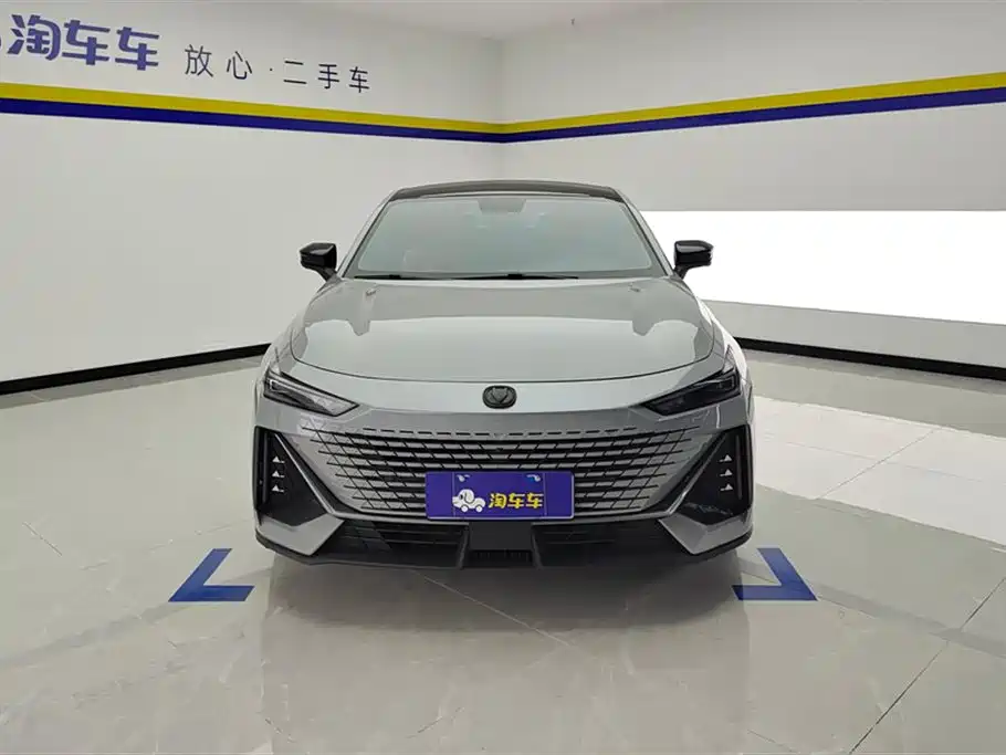 Changan UNI-V 2022 1.5T premium model купить на сайте DeffCars