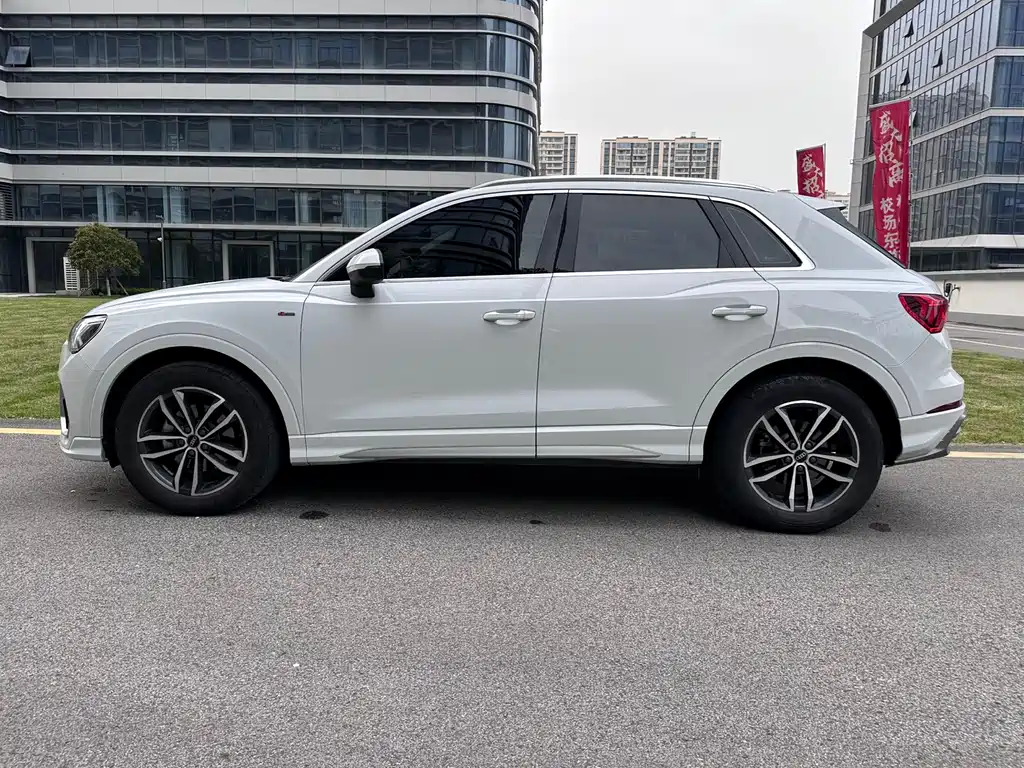Audi Q3 2021 35 TFSI aggressive and dynamic купить на сайте DeffCars