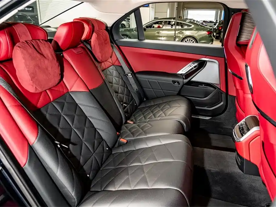 BMW 7 Series 2023 740Li Leading M Sports Package купить на сайте DeffCars