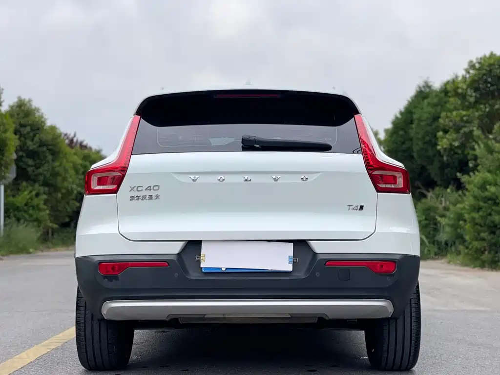 Volvo XC40 2021 T4 four-wheel drive Zhiyuan Sport Edition купить на сайте DeffCars