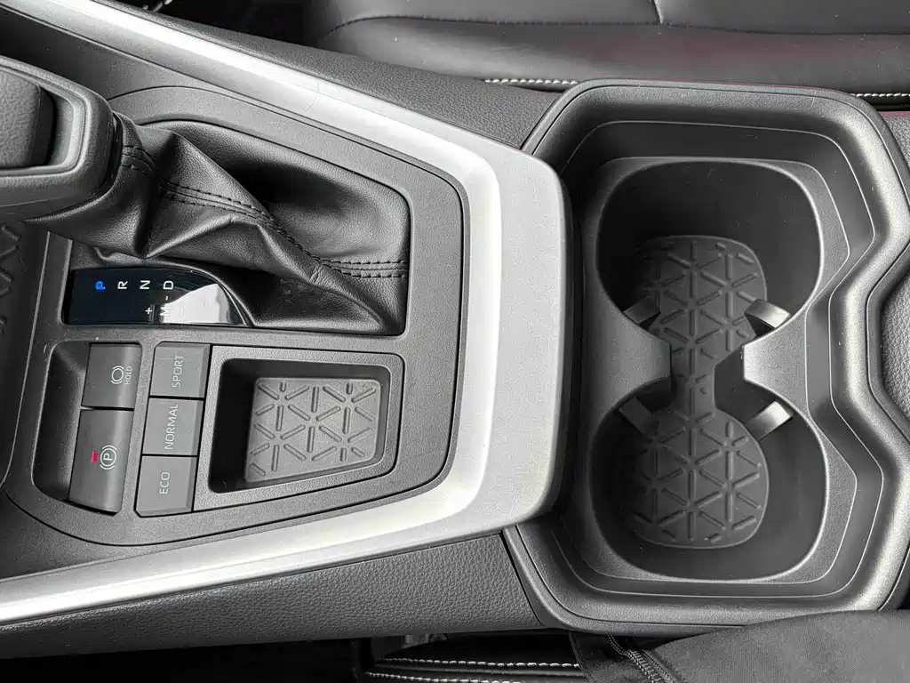 RAV4 Rongfang 2023 2.0L CVT two-wheel drive urban version купить на сайте DeffCars