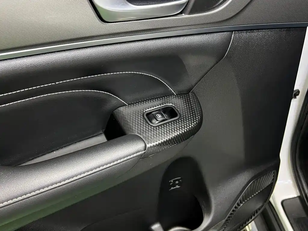 Haval M6 2021 PLUS 1.5T DCT luxury smart connected model купить на сайте DeffCars