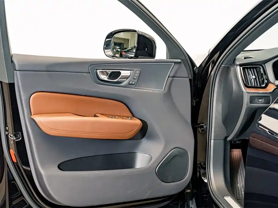 Volvo XC60 2025 B5 four-wheel drive Zhiyuan luxury version купить на сайте DeffCars