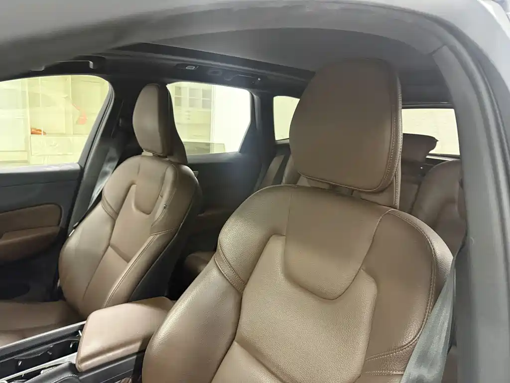 Volvo XC60 2023 B5 four-wheel drive Zhiyi Luxury Edition купить на сайте DeffCars