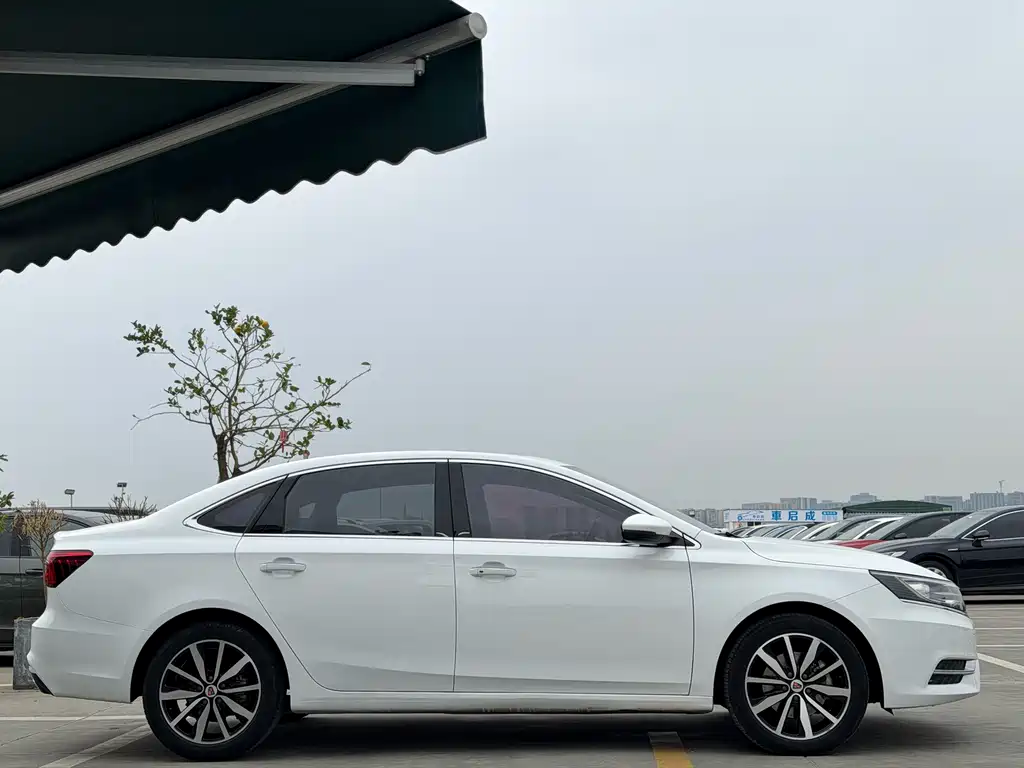 Roewe i6 Classic 2018 20T Automatic Internet Smart Edition купить на сайте DeffCars