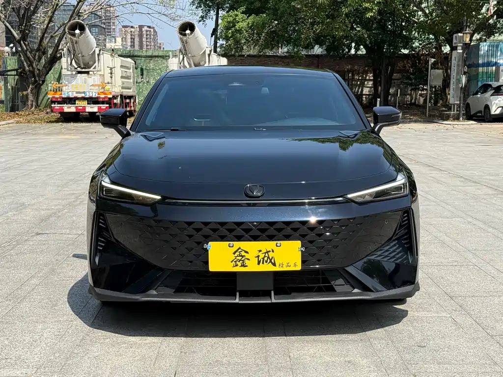 Changan UNI-V 2024 1.5T premium model купить на сайте DeffCars