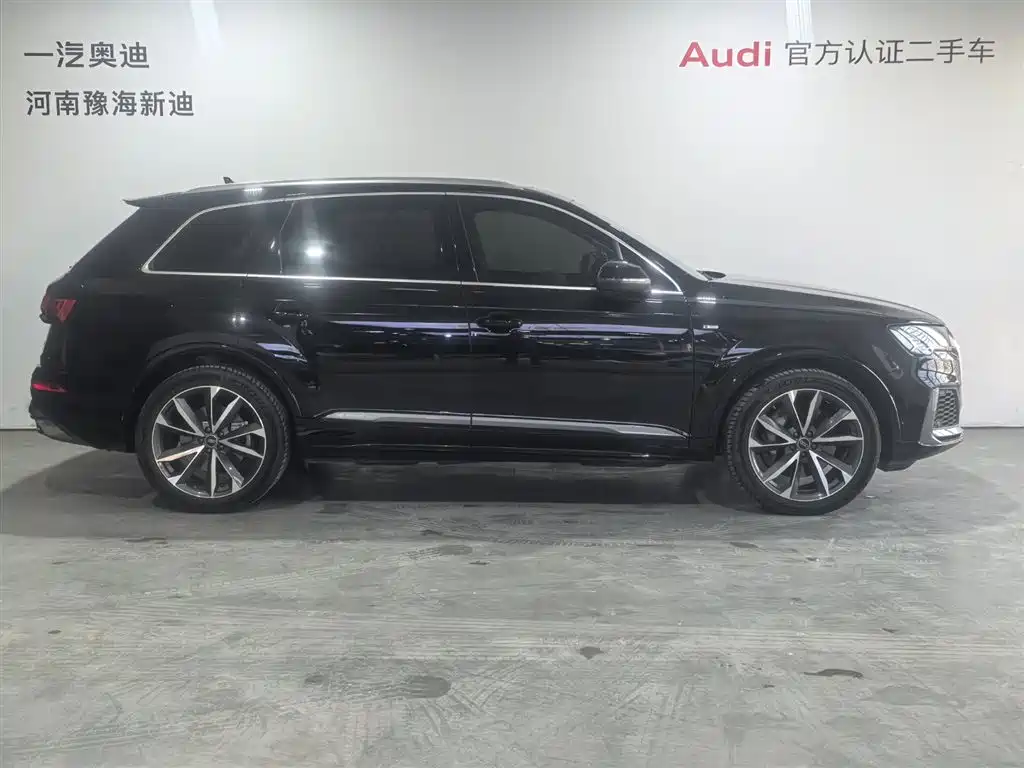 Audi Q7 2023 55 TFSI quattro S line sports version купить на сайте DeffCars
