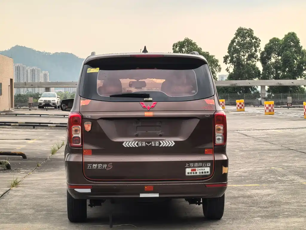 Wuling Hongguang 2018 1.5L S Comfort L2B купить на сайте DeffCars