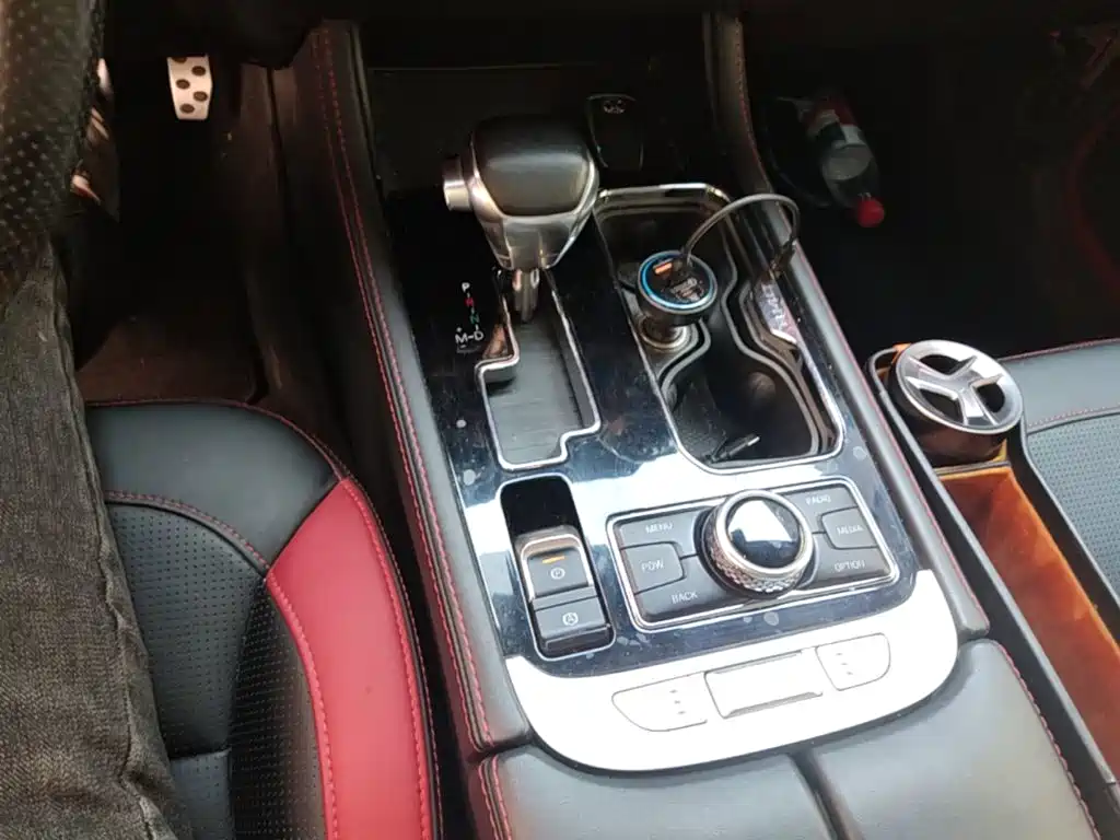 Beijing Off-Road BJ40 2019 PLUS 2.3T Automatic Four-wheel Drive Exclusive Edition National VI купить на сайте DeffCars