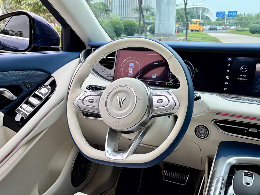 Lantu FREE 2021 four-wheel drive standard extended range exclusive luxury package купить на сайте DeffCars