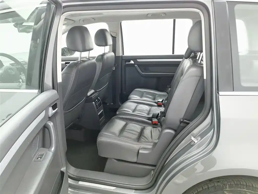 Touran 2015 1.4T manual comfort version 5 seats купить на сайте DeffCars