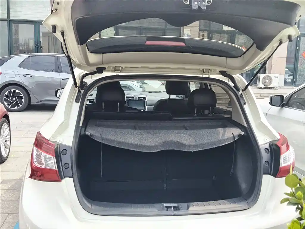 Tiida 2016 1.6L CVT cool version купить на сайте DeffCars