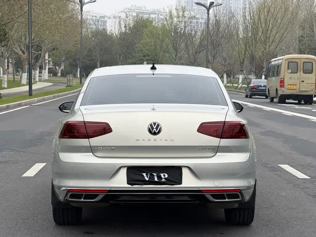 Magotan 2023 2 million commemorative edition 330TSI DSG leading model купить на сайте DeffCars