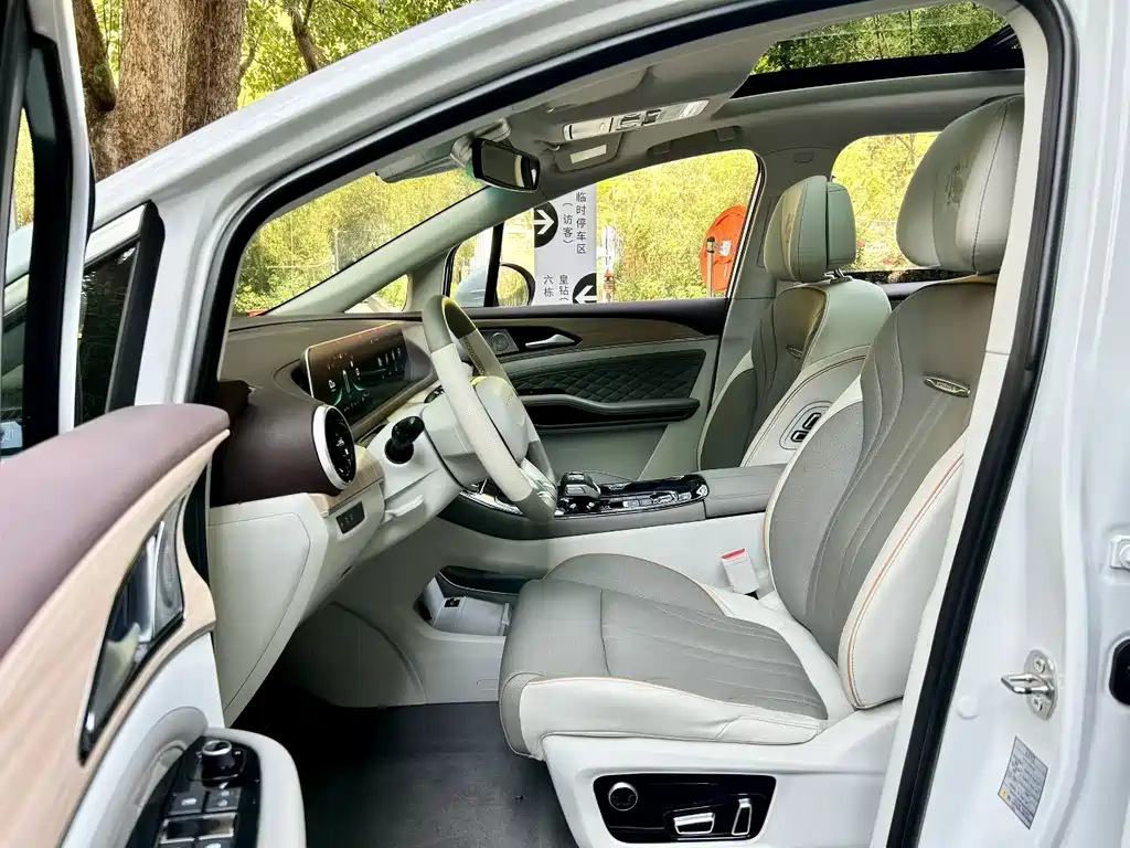 Fengxing Yacht 2022 1.5T DCT Wave Chasing Edition купить на сайте DeffCars