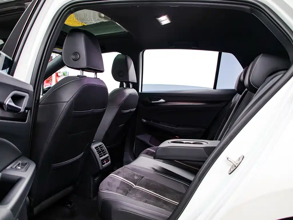 Golf 2023 280TSI DSG R-Line Lite купить на сайте DeffCars