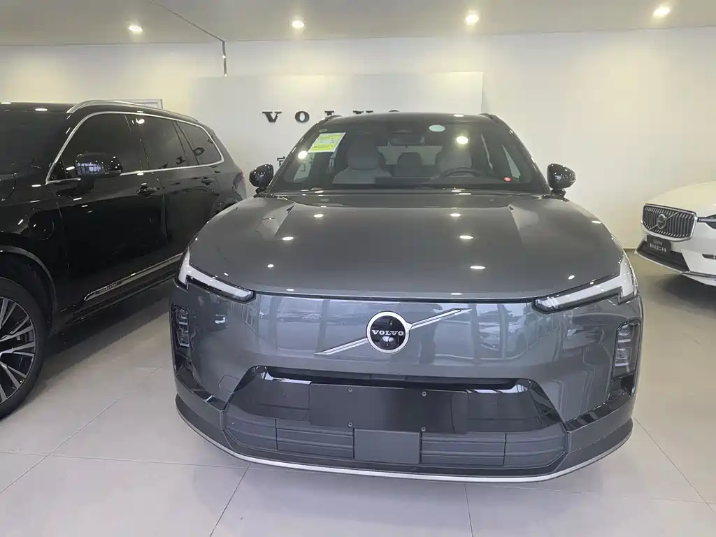 Volvo XC70 plug-in hybrid 2026 model four-wheel drive super long range Core купить на сайте DeffCars