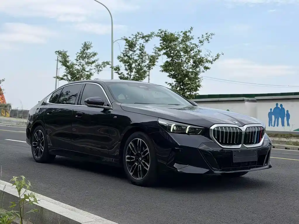 BMW 5 Series 2024 530Li Leading M Sports Package купить на сайте DeffCars