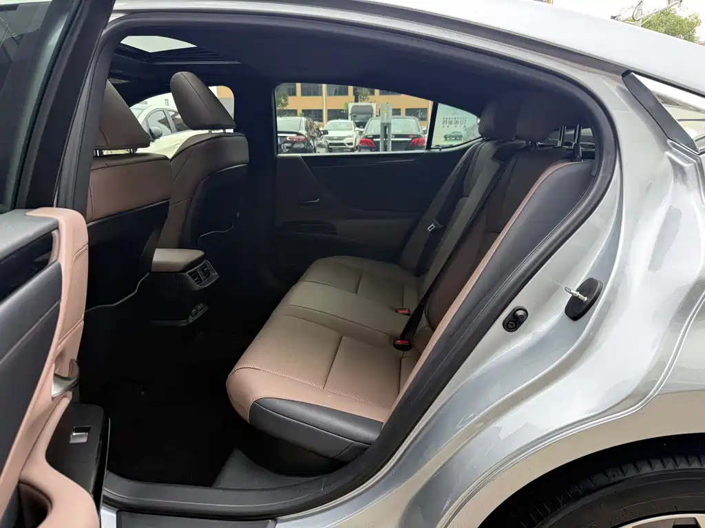 Lexus ES 2021 300h Excellence Edition купить на сайте DeffCars