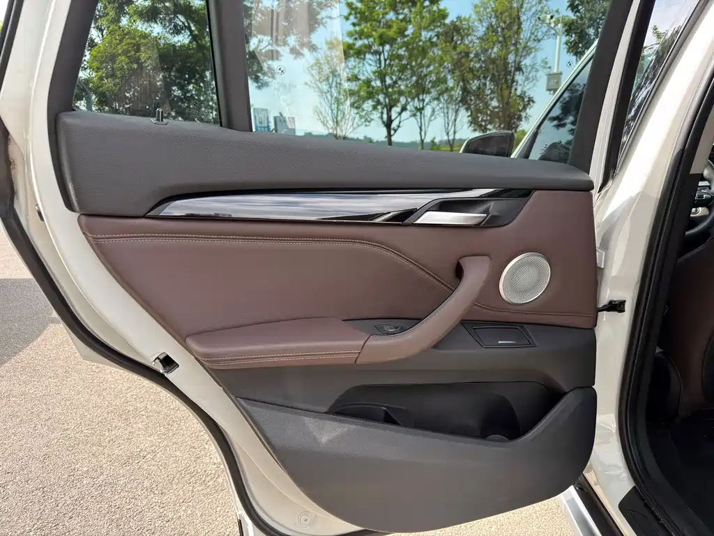 BMW X1 2022 sDrive25Li Leading Model купить на сайте DeffCars