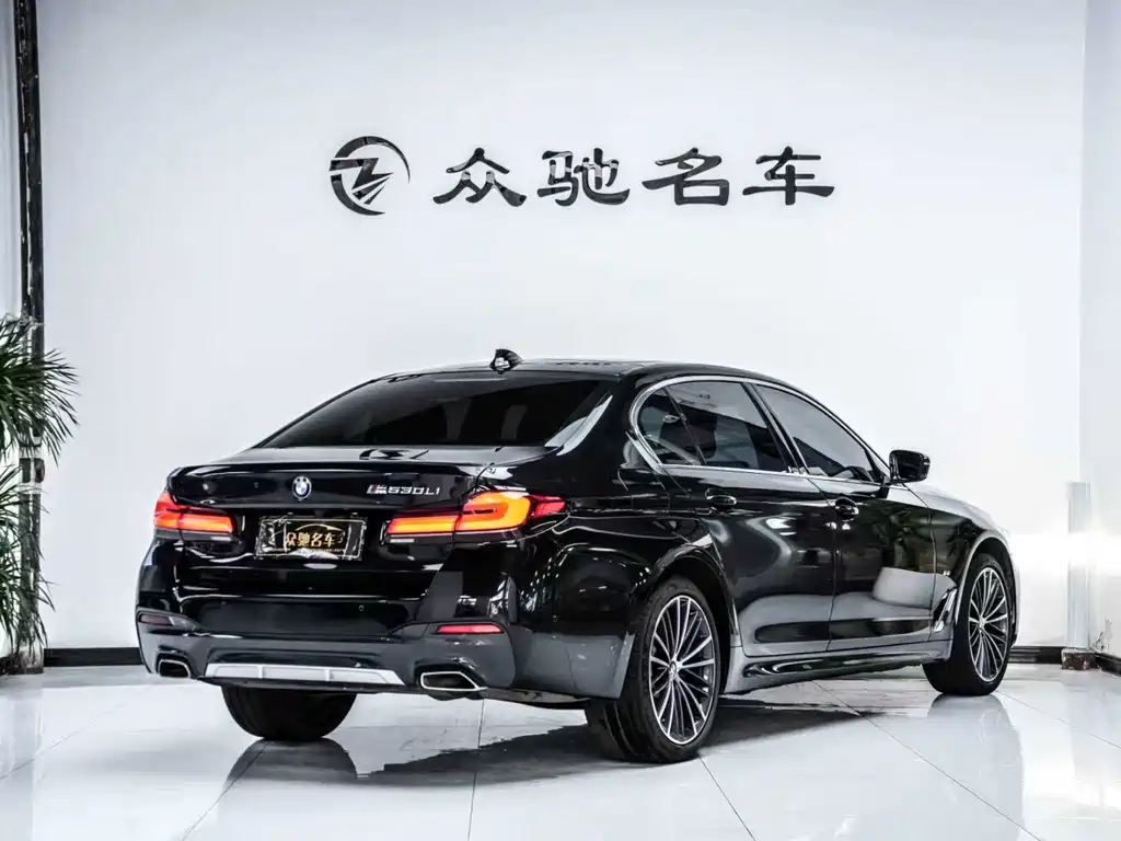 BMW 5 Series 2022 530Li Leading M Sports Package купить на сайте DeffCars