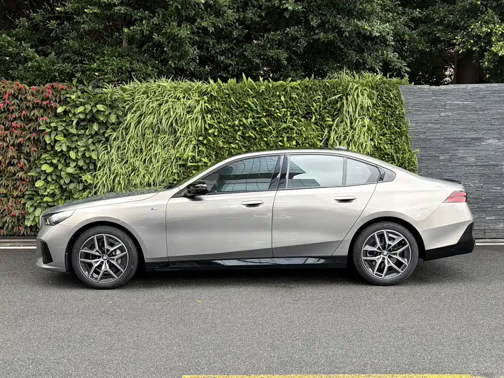 BMW 5 Series Imported 2024 525i M Sports Package купить на сайте DeffCars