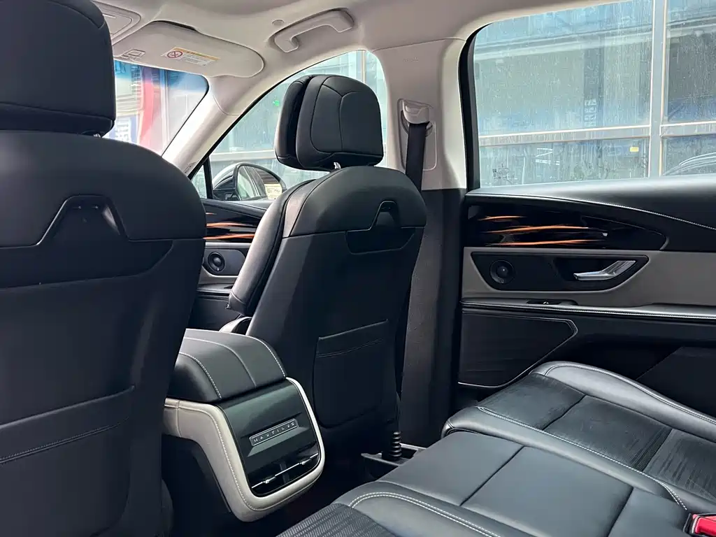 Voyager 2023 2.0T four-wheel drive Zunrui version купить на сайте DeffCars