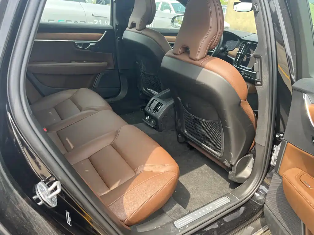 Volvo S90 2025 B5 Zhiyi Luxury Edition купить на сайте DeffCars