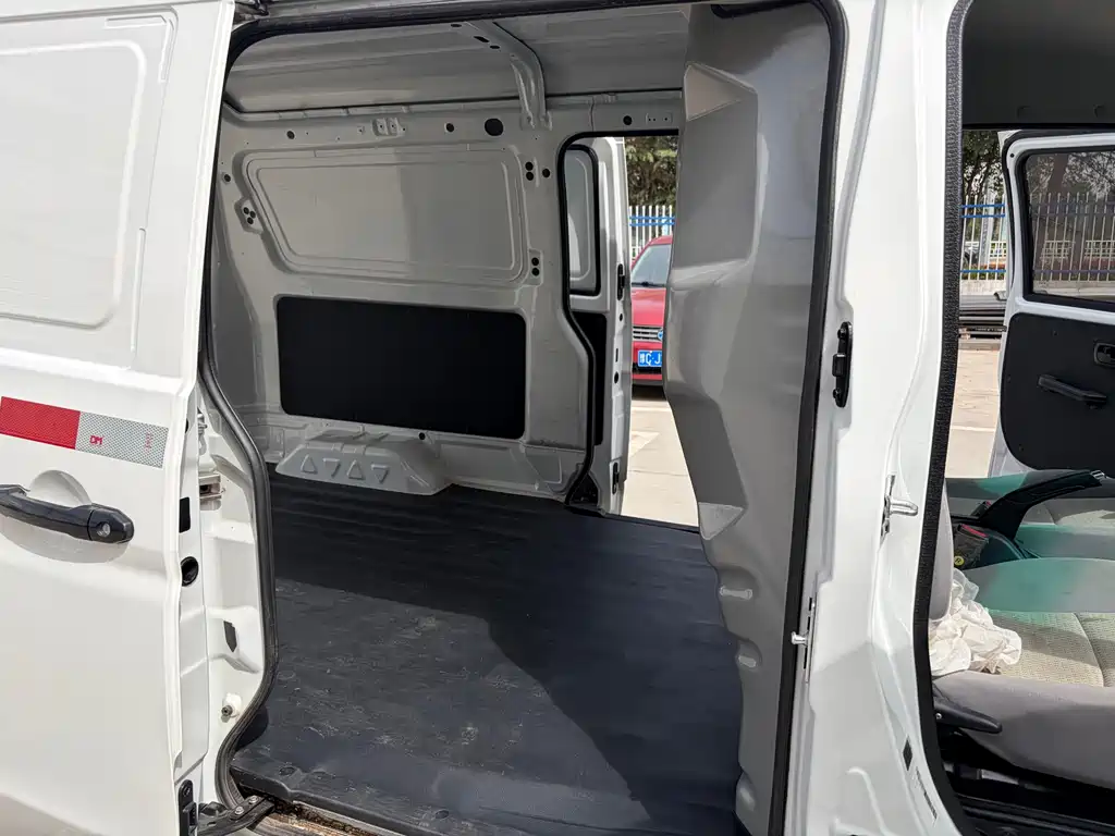 Hiace X30 2024 1.5L wealth van 2/5 seats front air-conditioning купить на сайте DeffCars