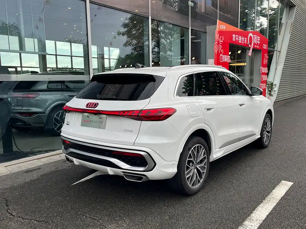 Audi Q5L 2026 2.0T Exclusive Edition for Ten Million Users купить на сайте DeffCars