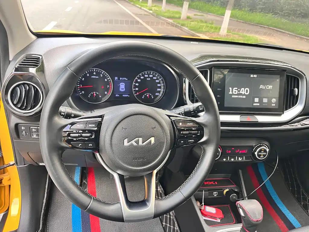 Yipao 2021 1.4L CVT sunroof model купить на сайте DeffCars