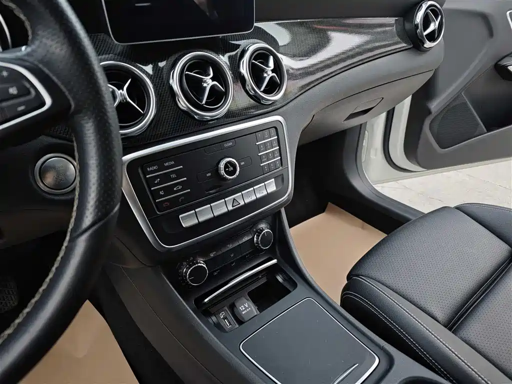 Mercedes-Benz GLA 2018 GLA 200 Fashion Model купить на сайте DeffCars