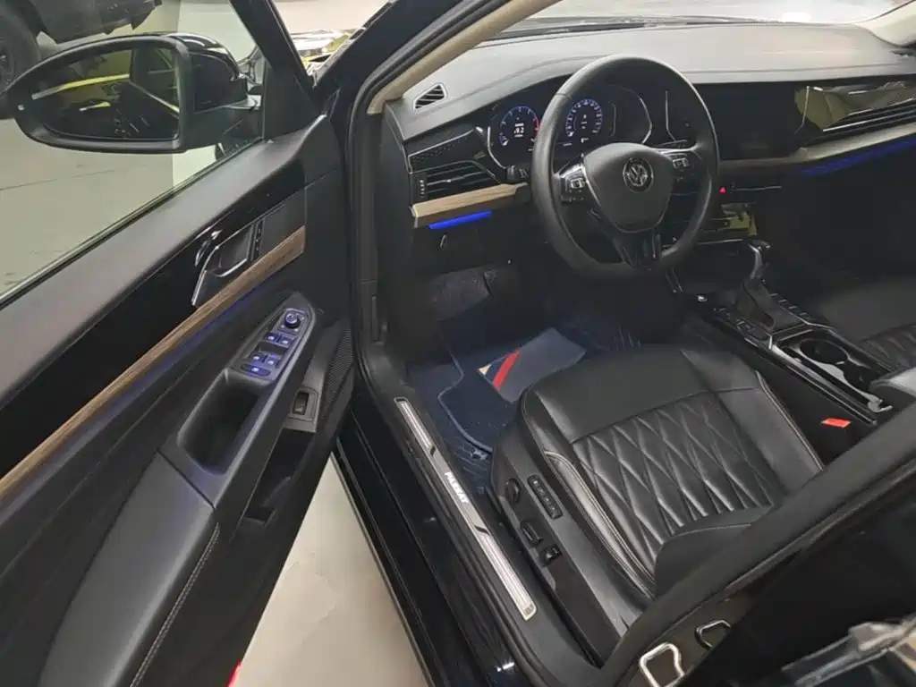 Passat 2020 330TSI Deluxe Edition National VI купить на сайте DeffCars