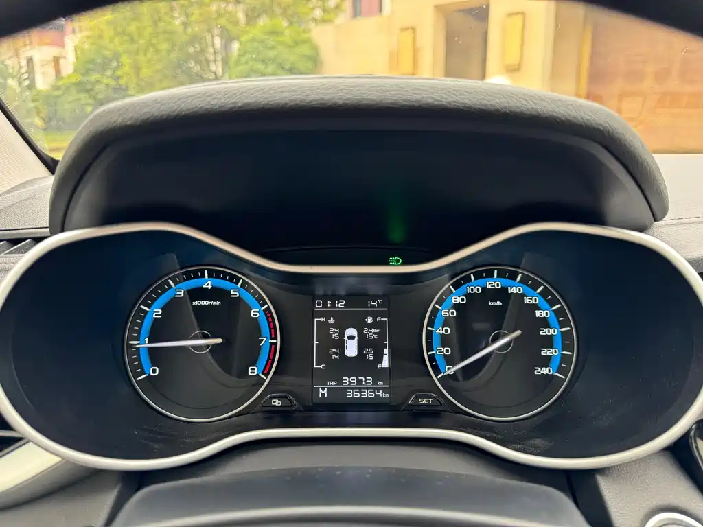 Emgrand 2020 1.5L manual luxury model купить на сайте DeffCars