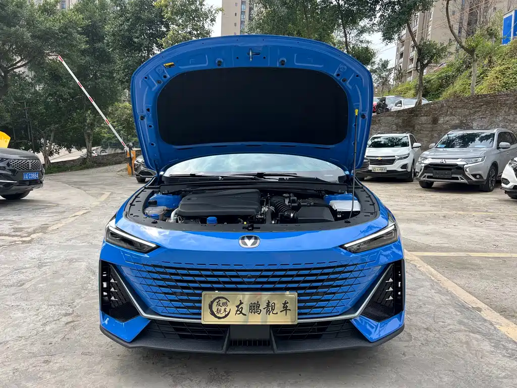 Changan UNI-V 2022 1.5T premium model купить на сайте DeffCars