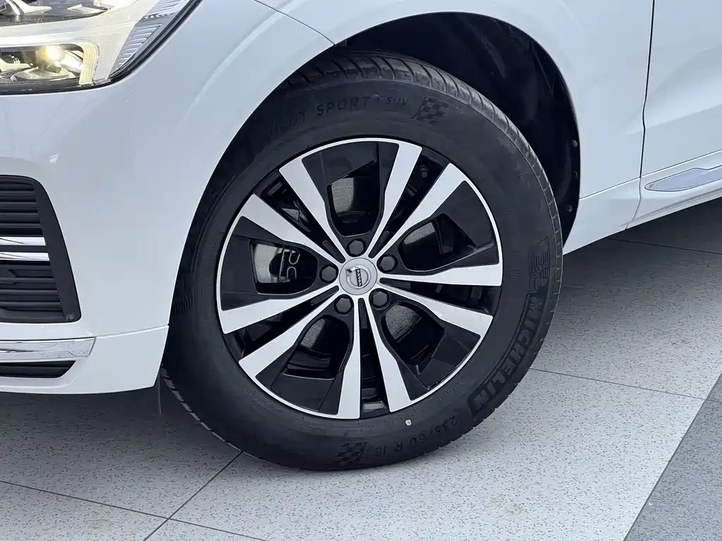 Volvo XC60 2023 B5 four-wheel drive Zhiyi Luxury Edition купить на сайте DeffCars